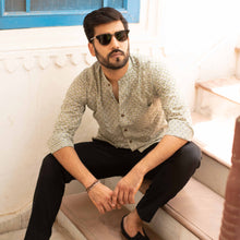 Load image into Gallery viewer, Vintage Bootaa Shirt - Bootaa By Textorium