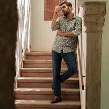 Load image into Gallery viewer, Handblock Printed Green Jaal Shirt - Bootaa By Textorium