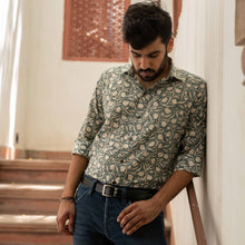 Load image into Gallery viewer, Handblock Printed Green Jaal Shirt - Bootaa By Textorium